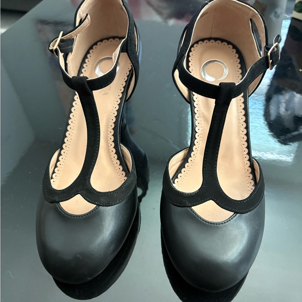 Elegant Black T-Strap Women's Shoes